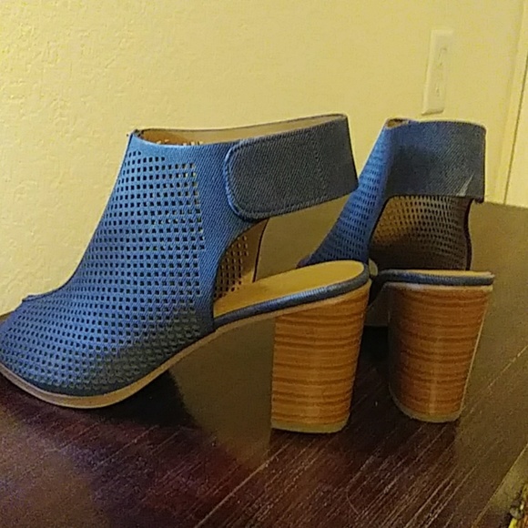 Peeptoe Sling Back Shooties - Picture 3 of 4